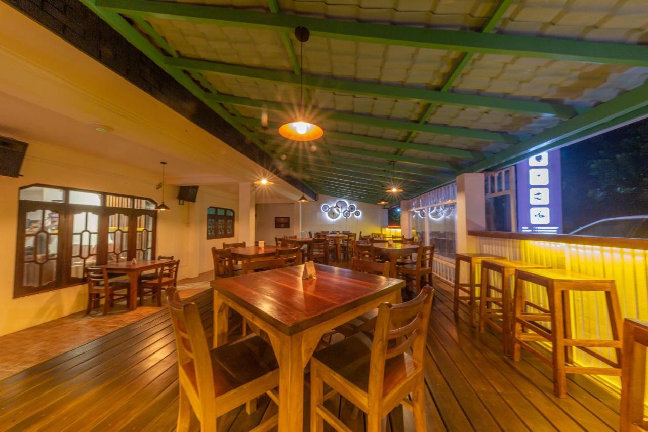 韦利格默 幸福海湾餐厅宾馆酒店 外观 照片